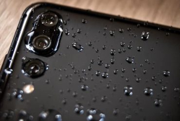 What to Do When Your Phone Falls into Water